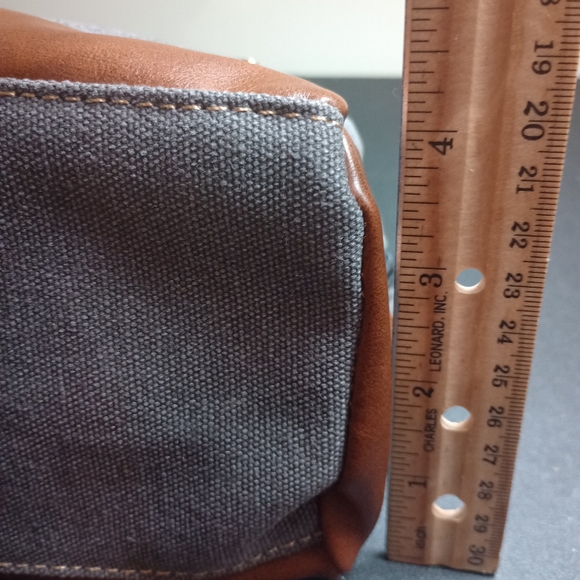 Travel bag   with zippered pockets. - Picture 7 of 11